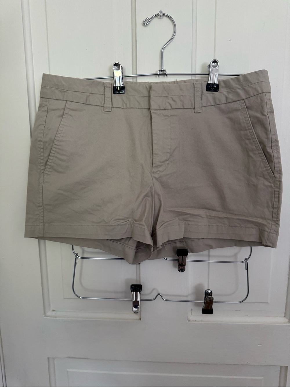 GAP Women’s Chino Shorts in Light Taupe